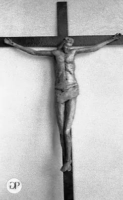 Crocifisso su croce lignea — Giovanni Pennacchietti